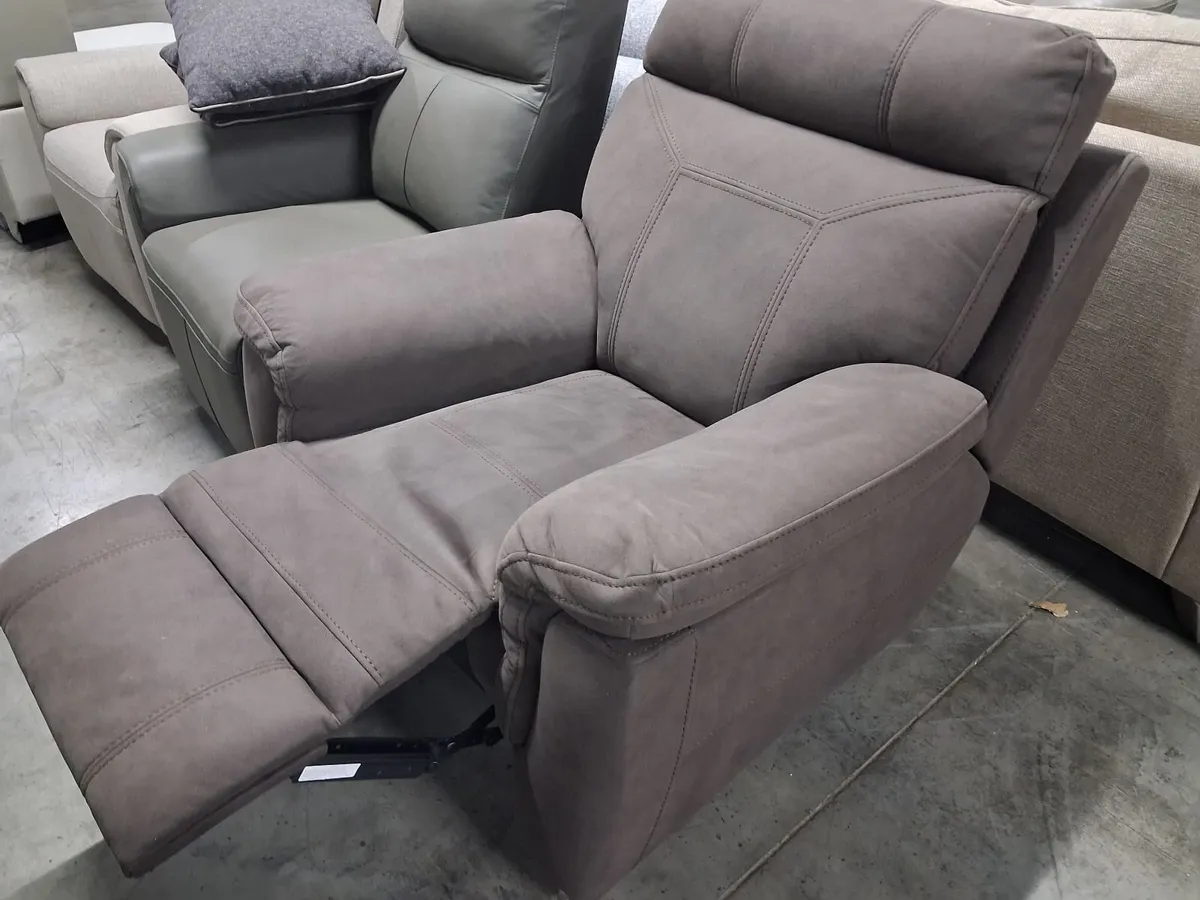 Showroom Furniture Auction - Image 4
