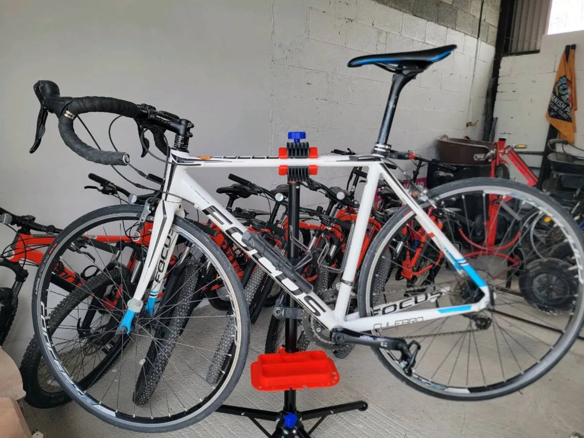 Focus road bike size M - Image 1