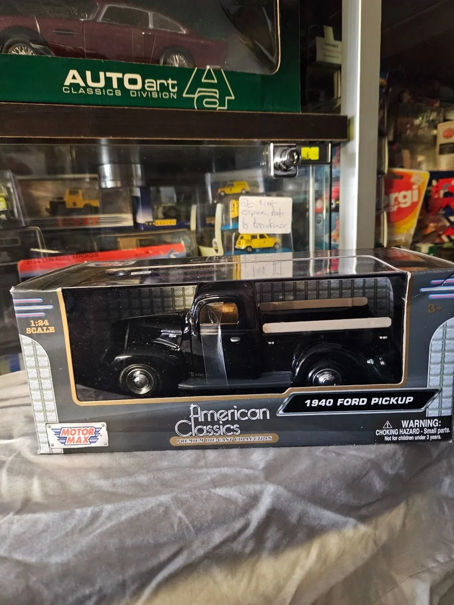 Corgi Motormax Ford Pickup 1940 - Image 1