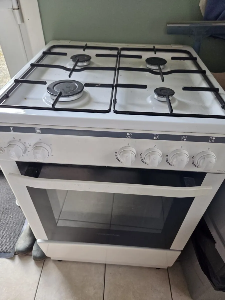 Gas cooker - Image 1