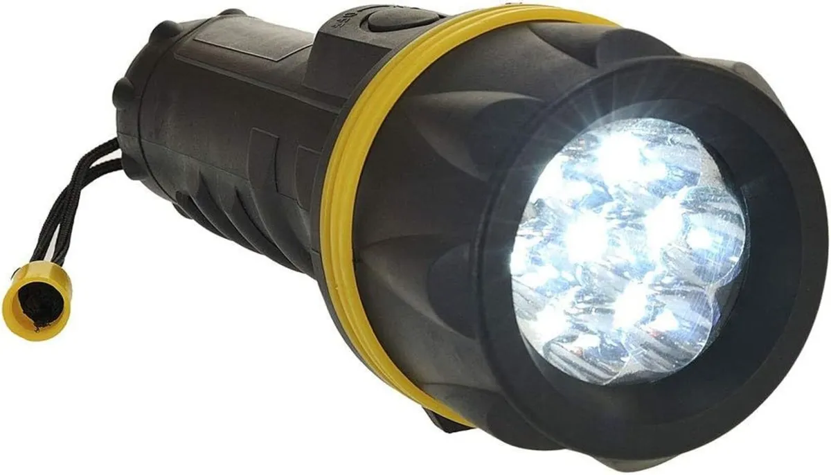 Portwest PA60 7 LED Rubber Torch (Yellow/Black) - Image 4
