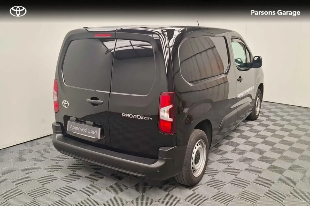 Toyota Proace City CITY 1.5 GX SWB 650KG - Image 2