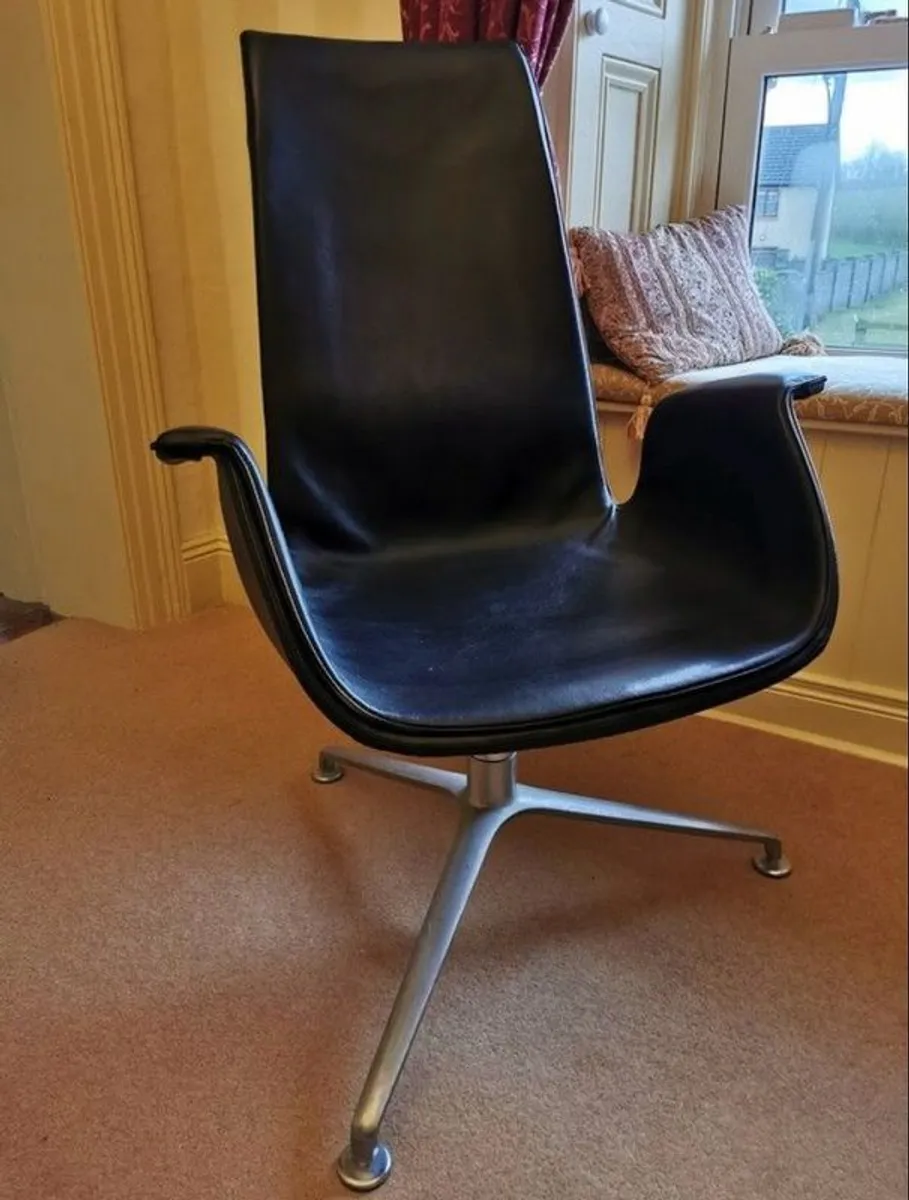Pair of original Walter Knoll swivel bucket chairs. - Image 2