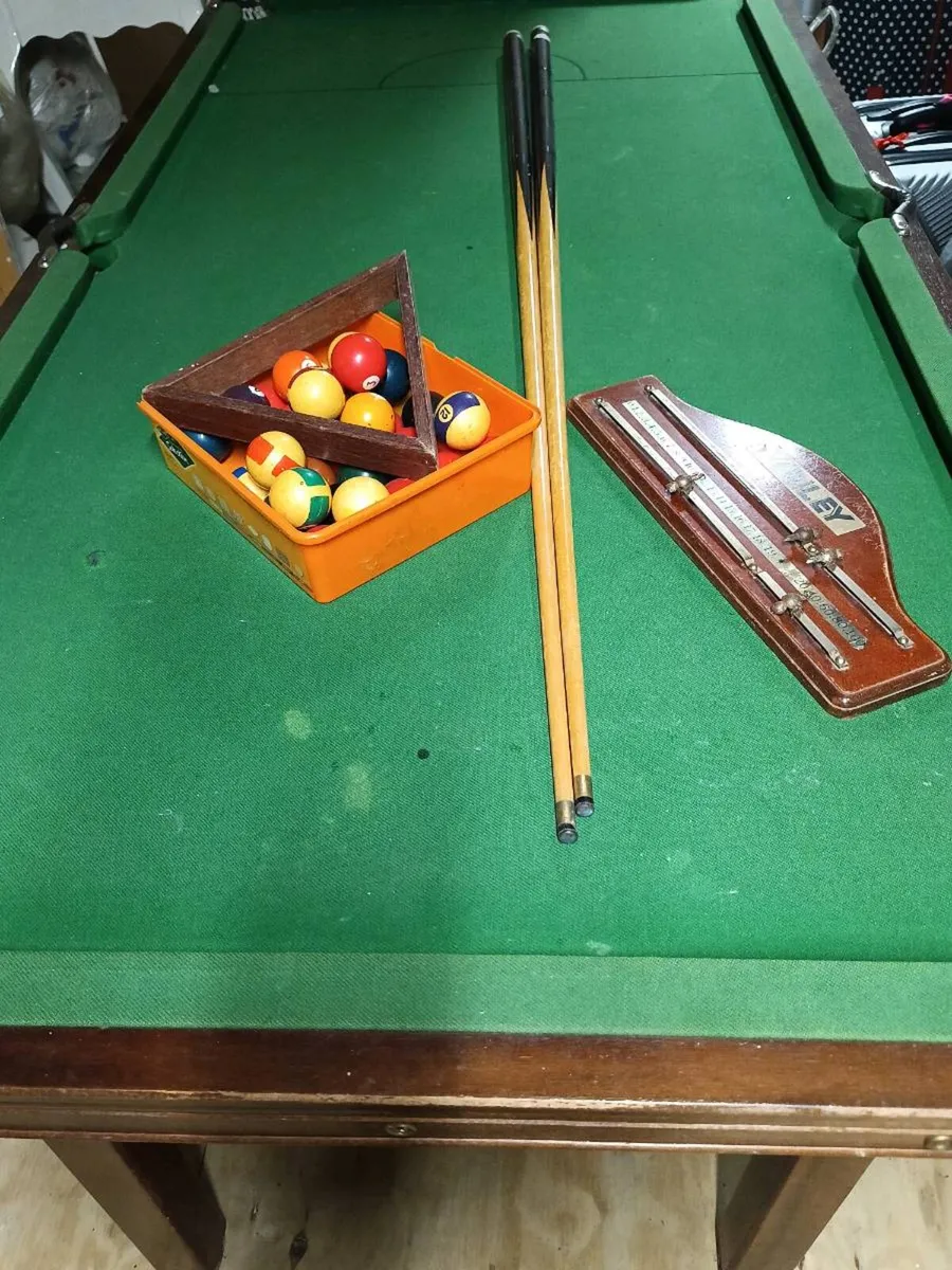 Pool table - Image 1