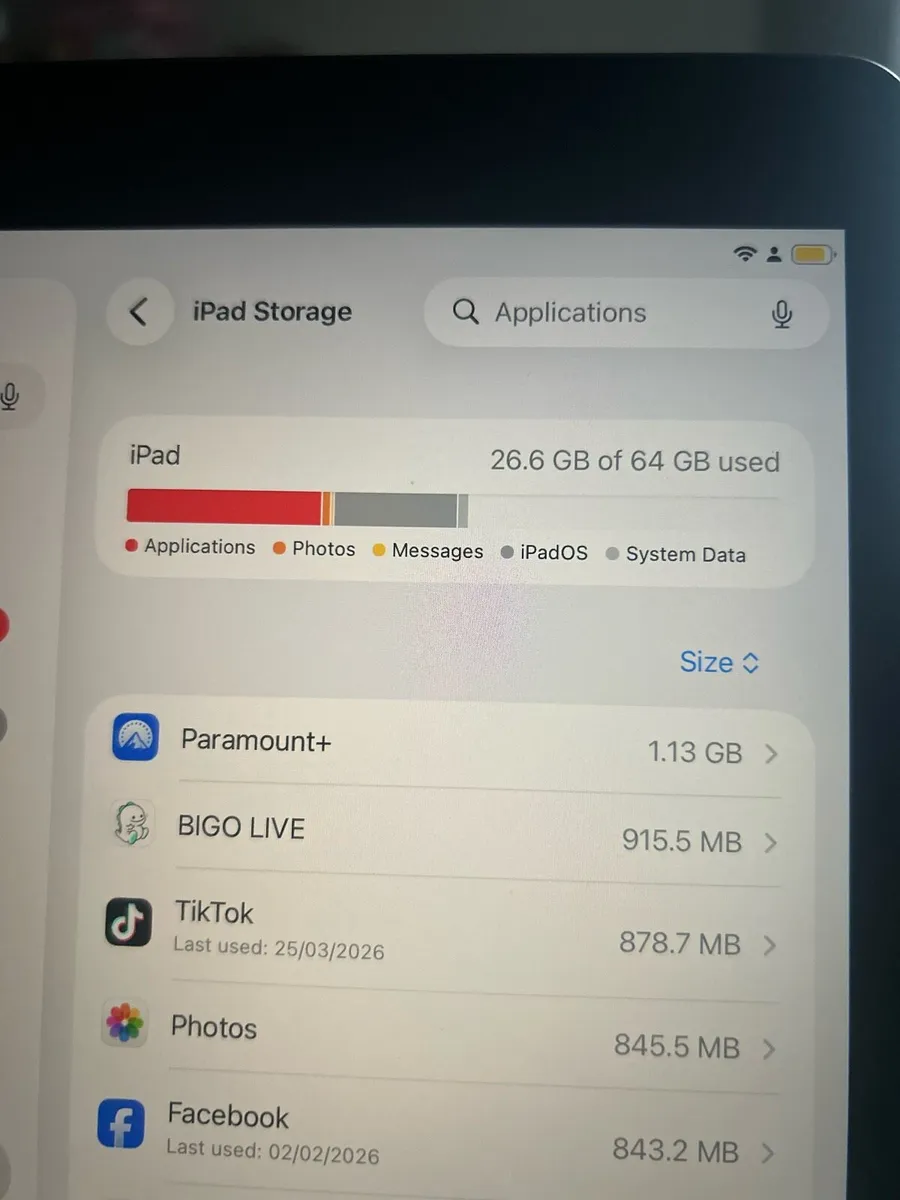 9th gen 64gb iPad - Image 1