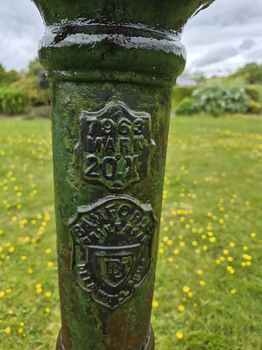 Vintage water pump - Image 2