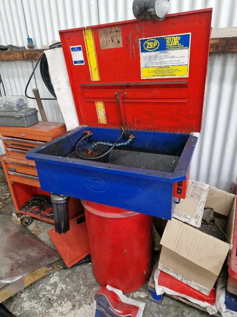 Parts cleaner