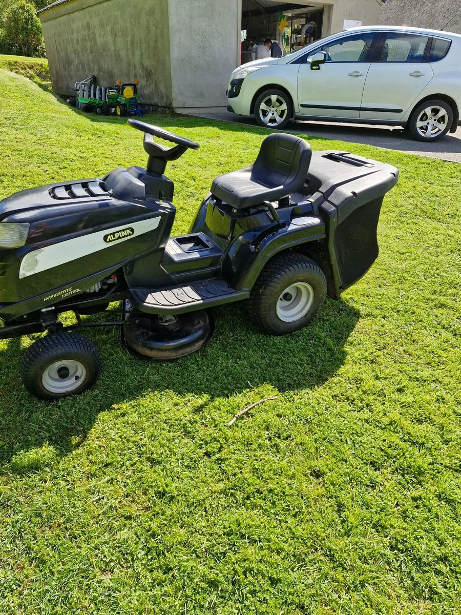 Lawnmower  ride on - Image 3