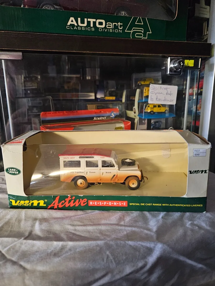 Corgi Solido Landrover - Image 1