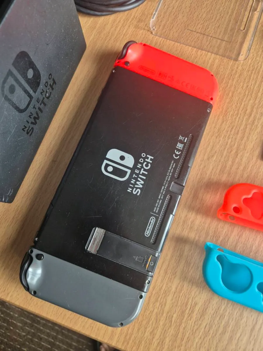 Nintendo switch + games - Image 4