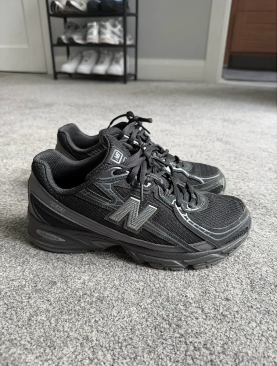 New Balance 740 Trainers - Image 1
