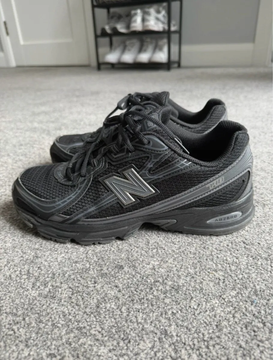 New Balance 740 Trainers - Image 2