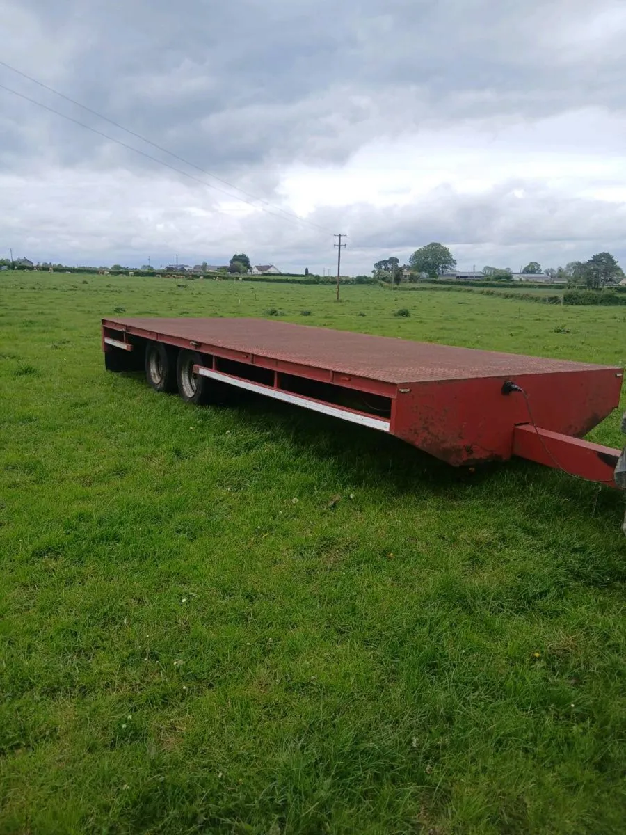 Bale trailer - Image 1