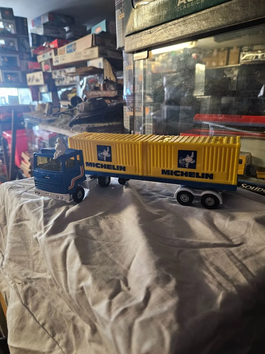 Corgi 1980's Ford Michelin Truck - Image 1
