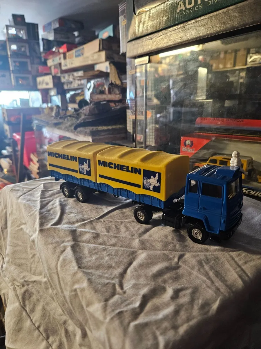 Corgi 1980's Ford Michelin Truck - Image 2