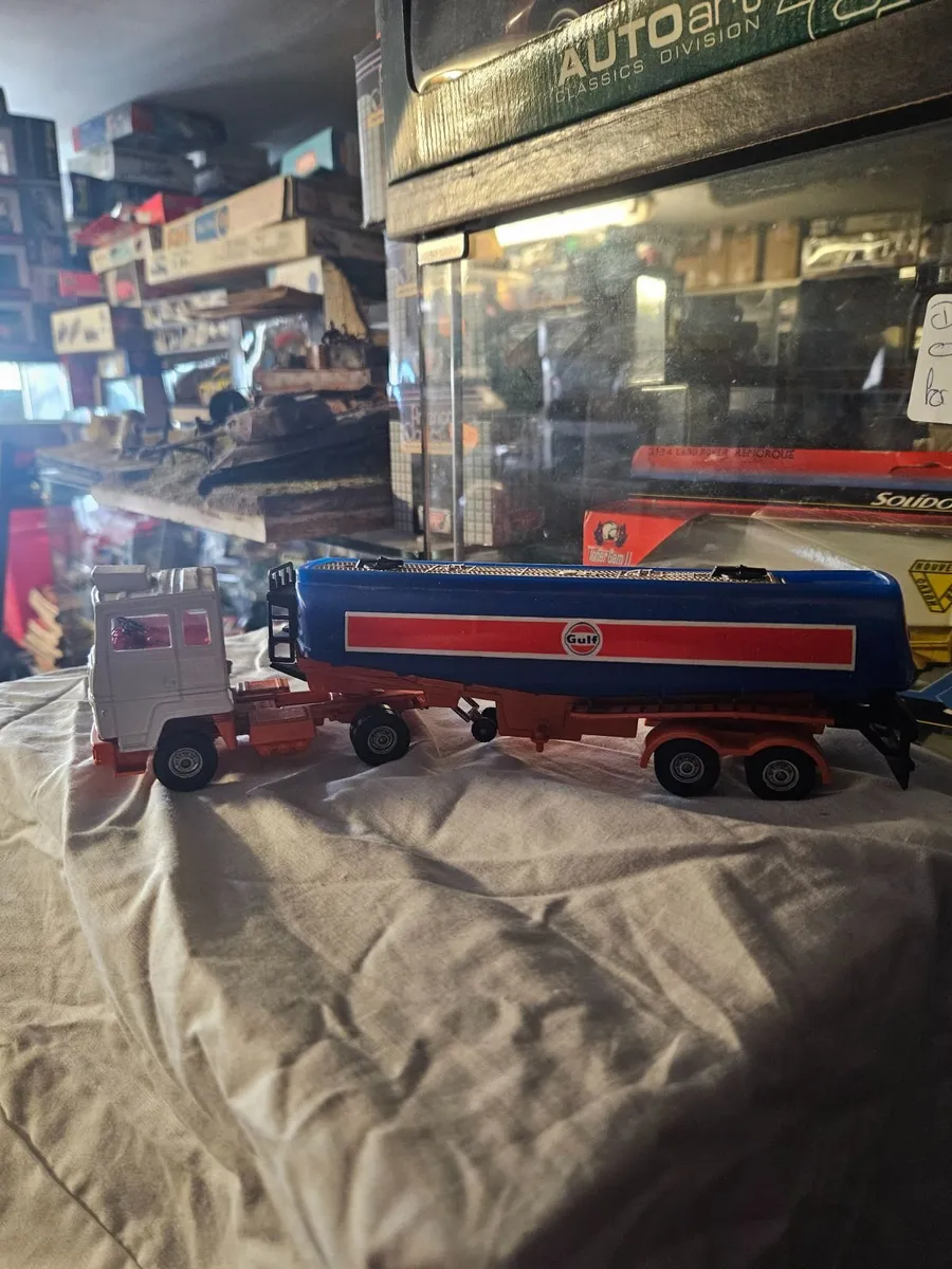 Corgi 1980's Ford Gulf Tanker - Image 1