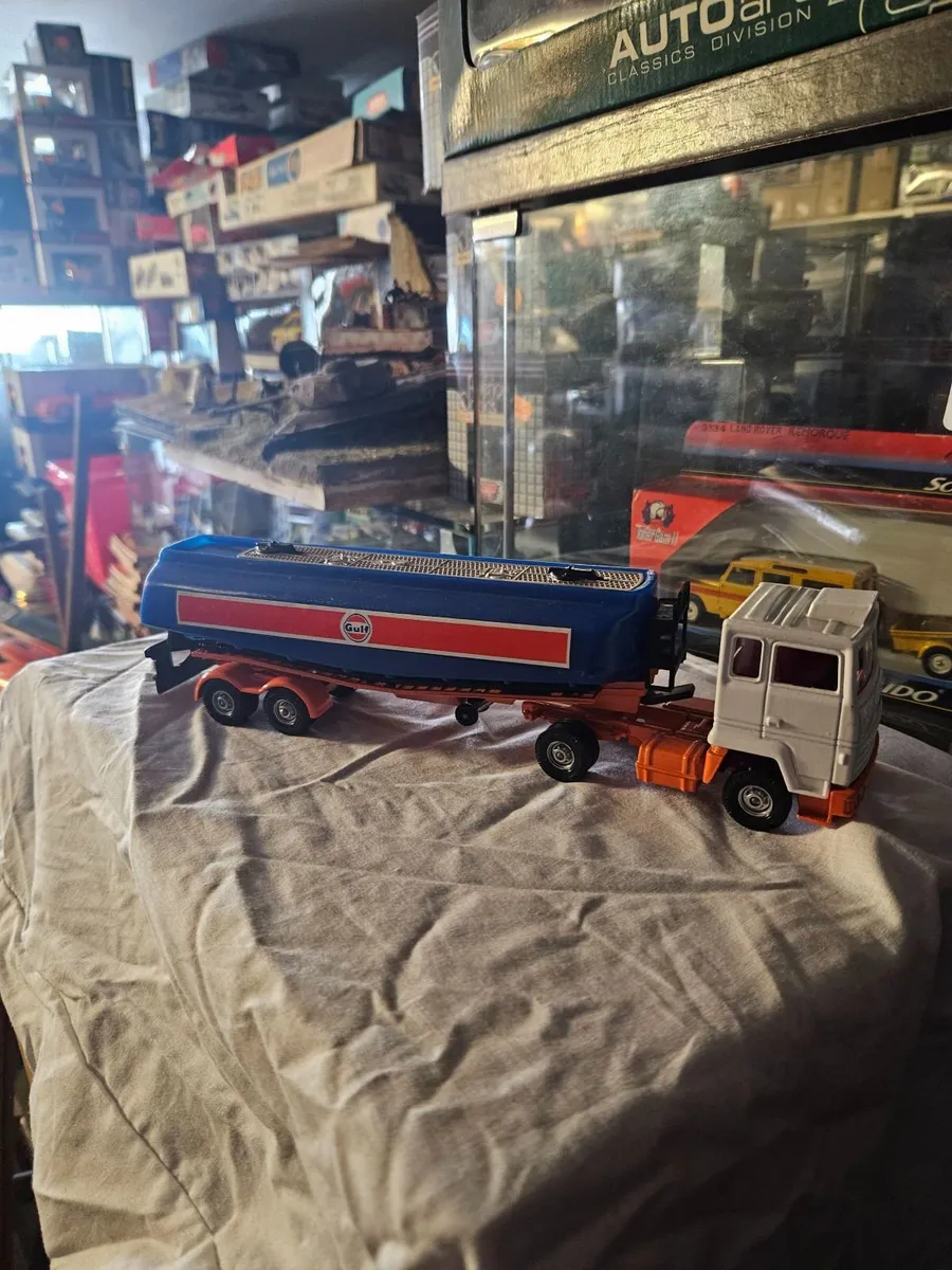 Corgi 1980's Ford Gulf Tanker - Image 2