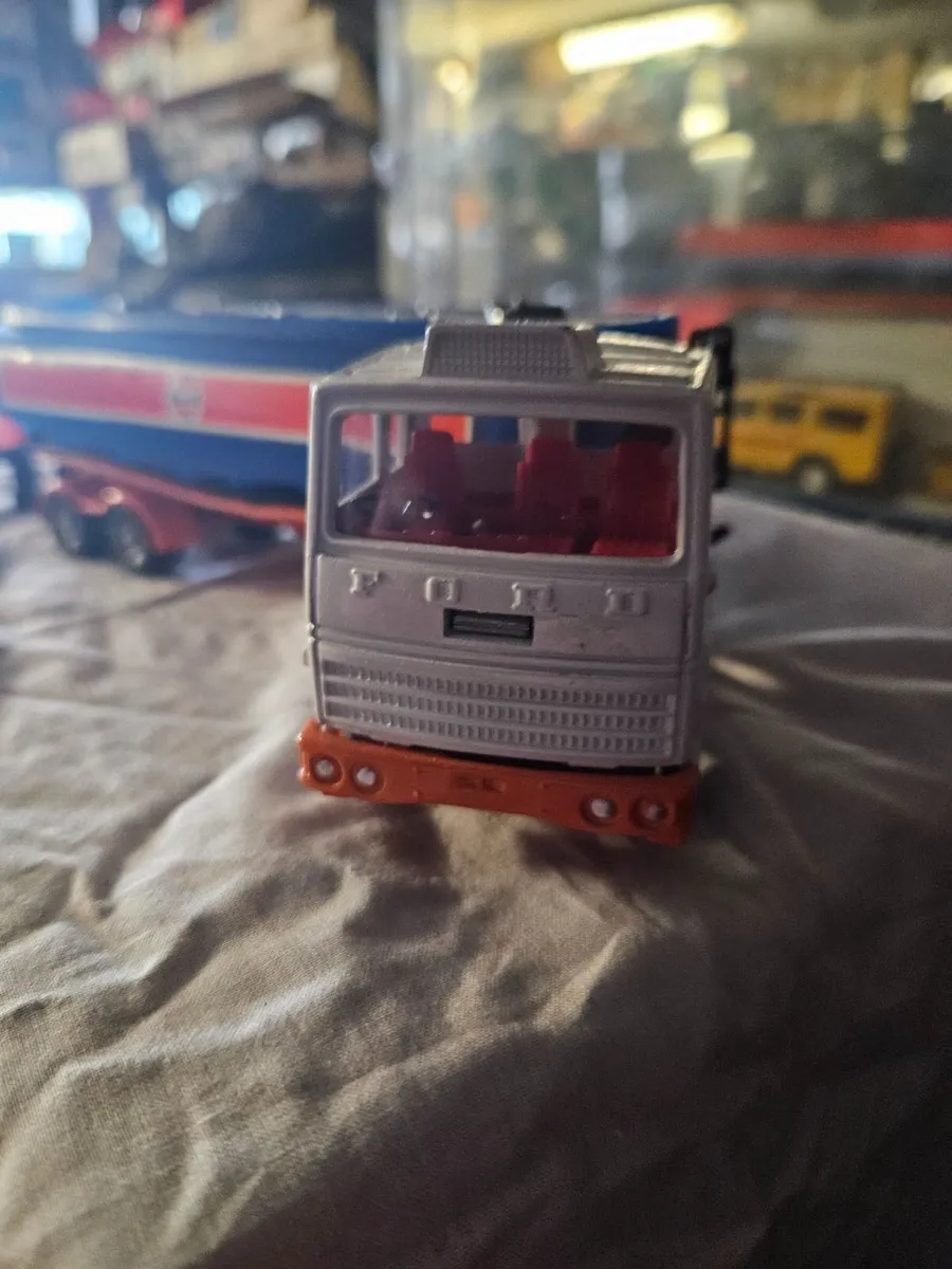 Corgi 1980's Ford Gulf Tanker - Image 3