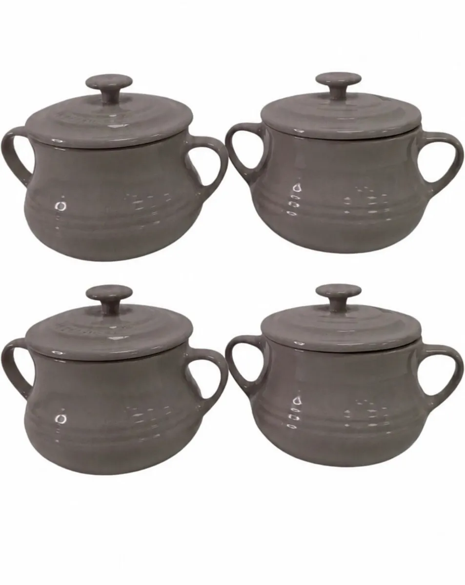 Le Creuset 4 soup bowls with lids