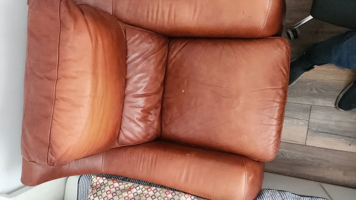 Leather arm chair with futon - Image 2