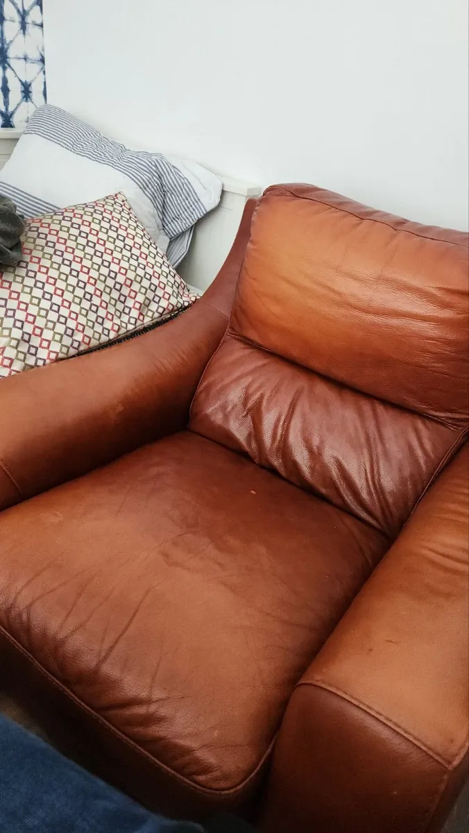 Leather arm chair with futon - Image 3