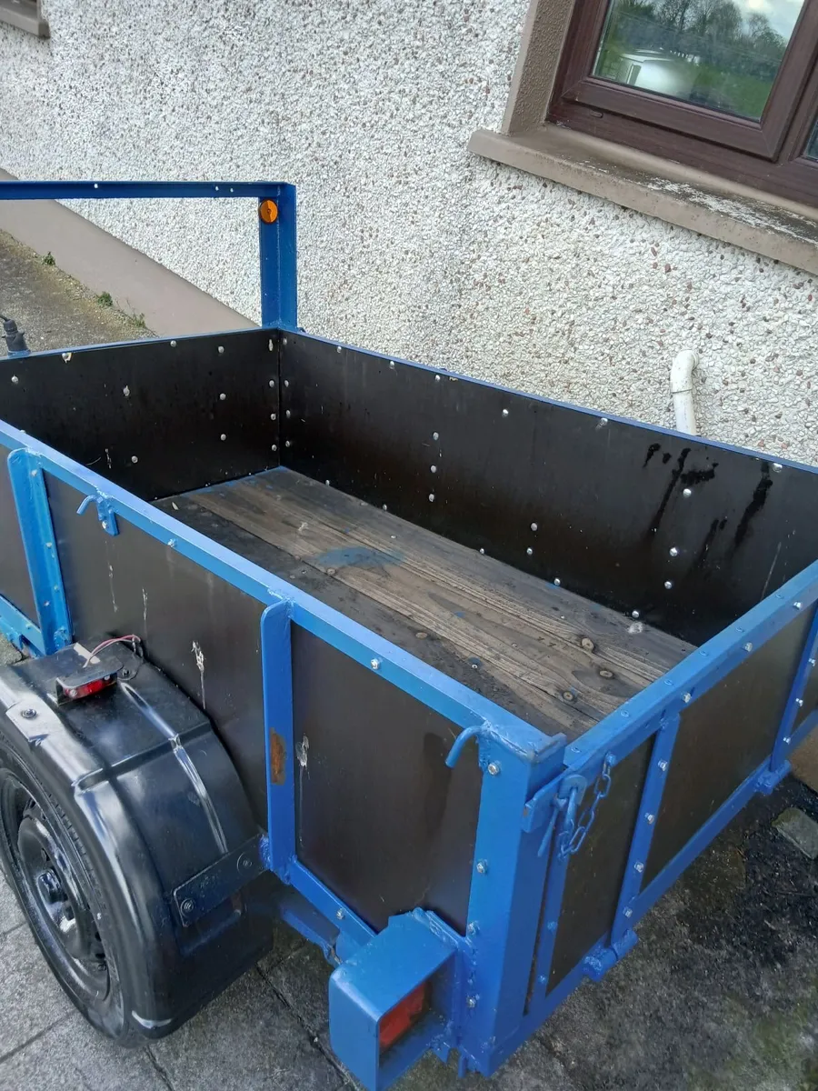 Trailer - Image 1