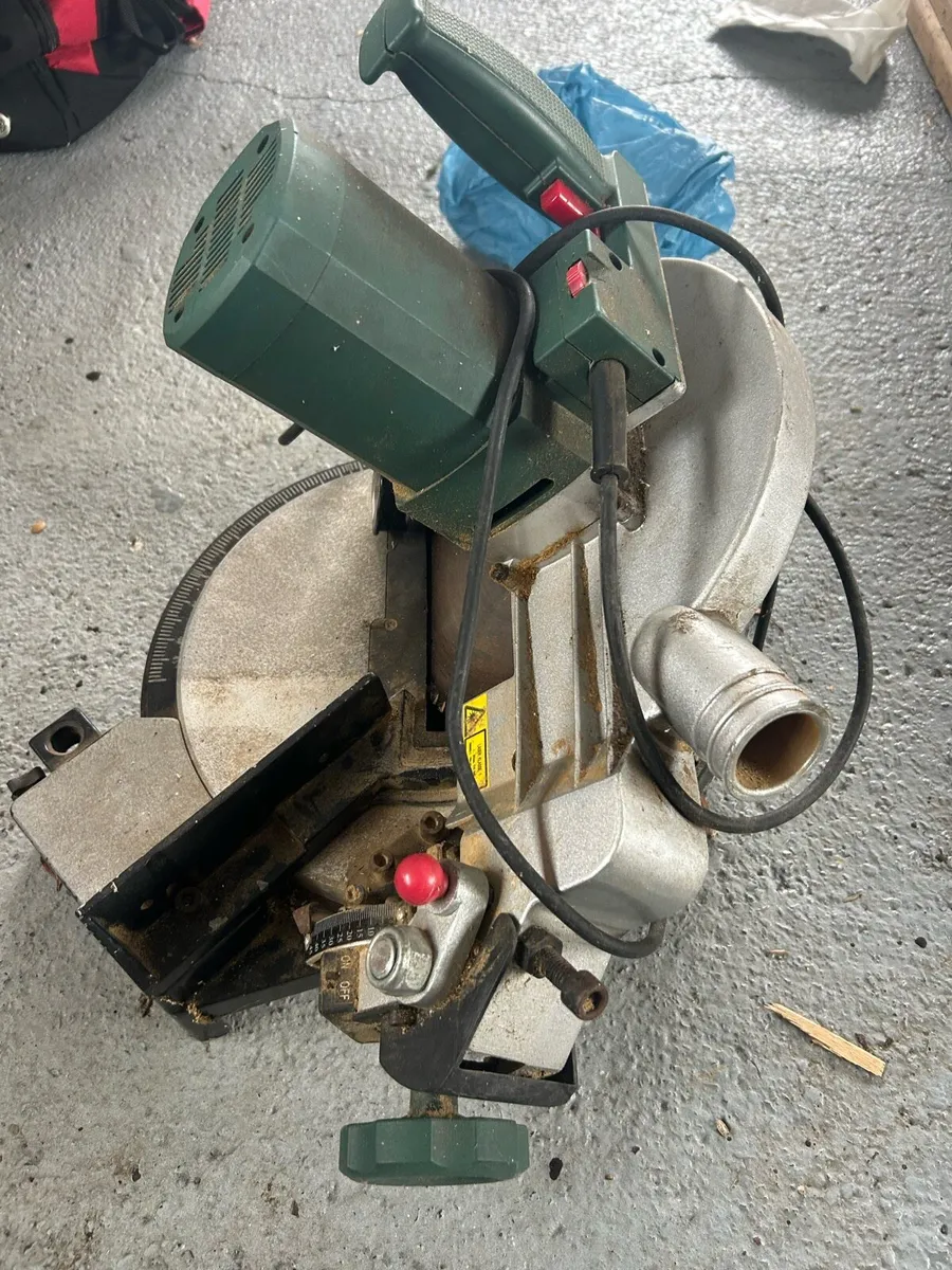 Table and cross saw - Image 1
