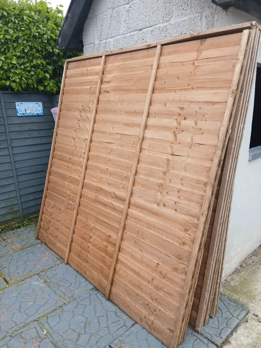 Timber fencing Sheets and timber posts. - Image 2