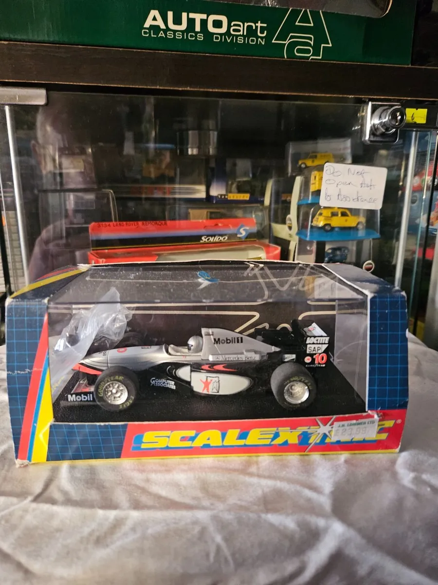 Hornby Scalextric Formula 1 - Image 1