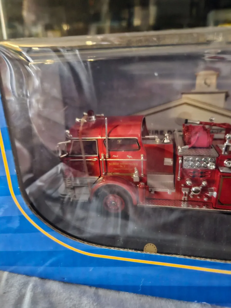 Corgi Fire Engine - Image 2