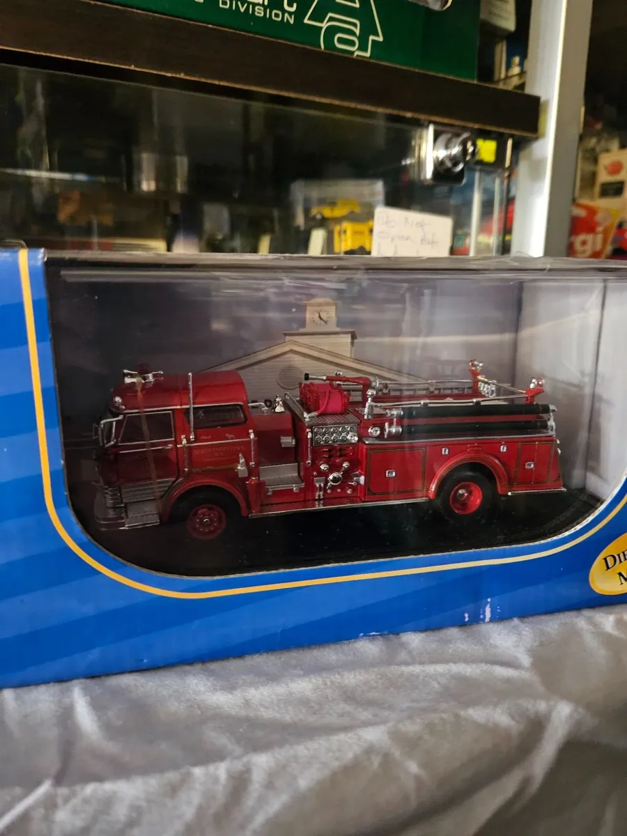 Corgi Fire Engine - Image 3