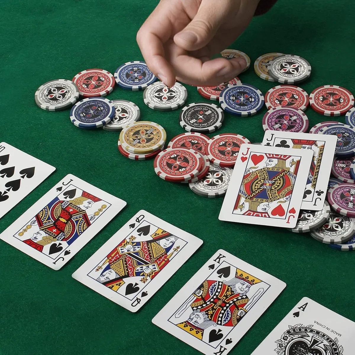 Texas Holdem Poker Chips Set with Aluminum Case - Image 3