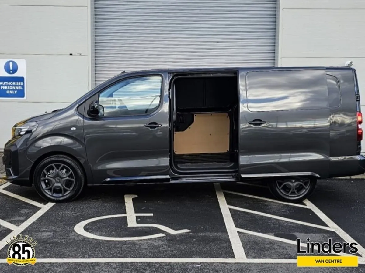 Opel Vivaro SPORTIVE 2.2 180BHP AUTO - Image 3