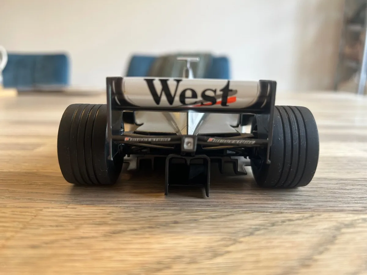 1:18 Minichamps McLaren MP4/13 Mika Hakkinen 1998 - Image 2