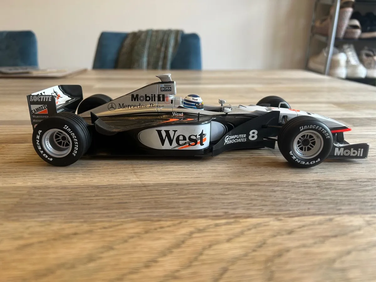 1:18 Minichamps McLaren MP4/13 Mika Hakkinen 1998 - Image 4