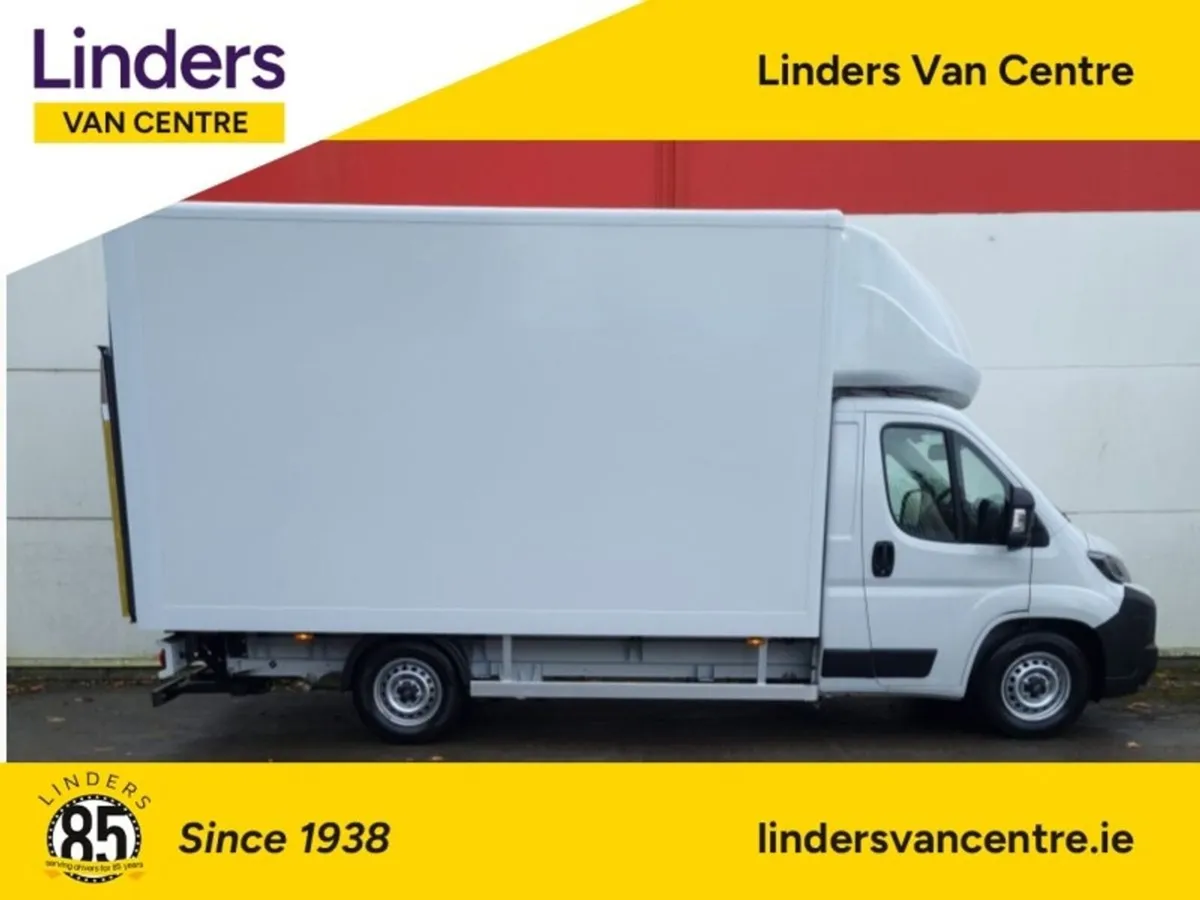Opel Movano BOX BODY WITH TAILLIFT - Image 4