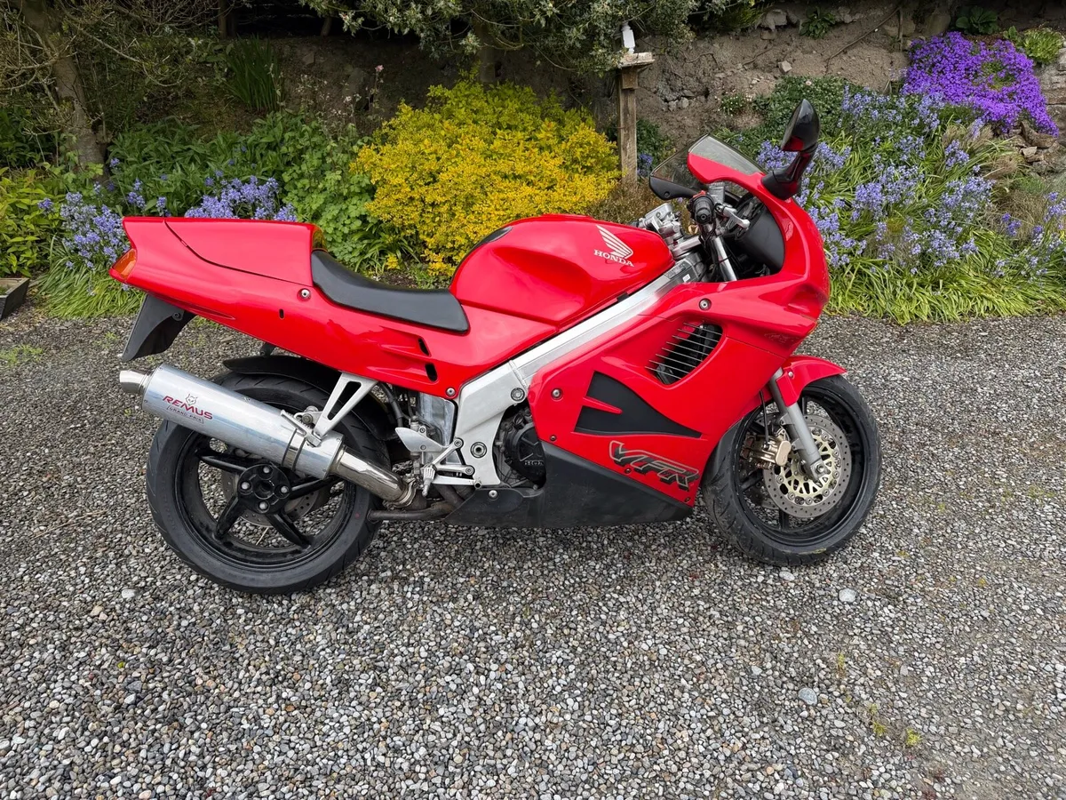 Honda VFR 750 - Image 1