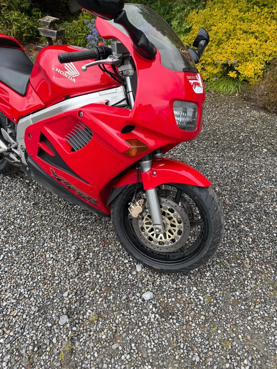 Honda VFR 750 - Image 2