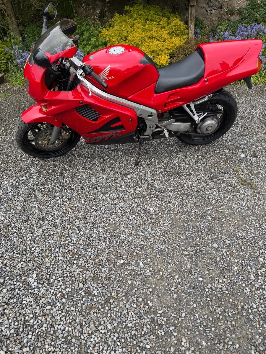 Honda VFR 750 - Image 3