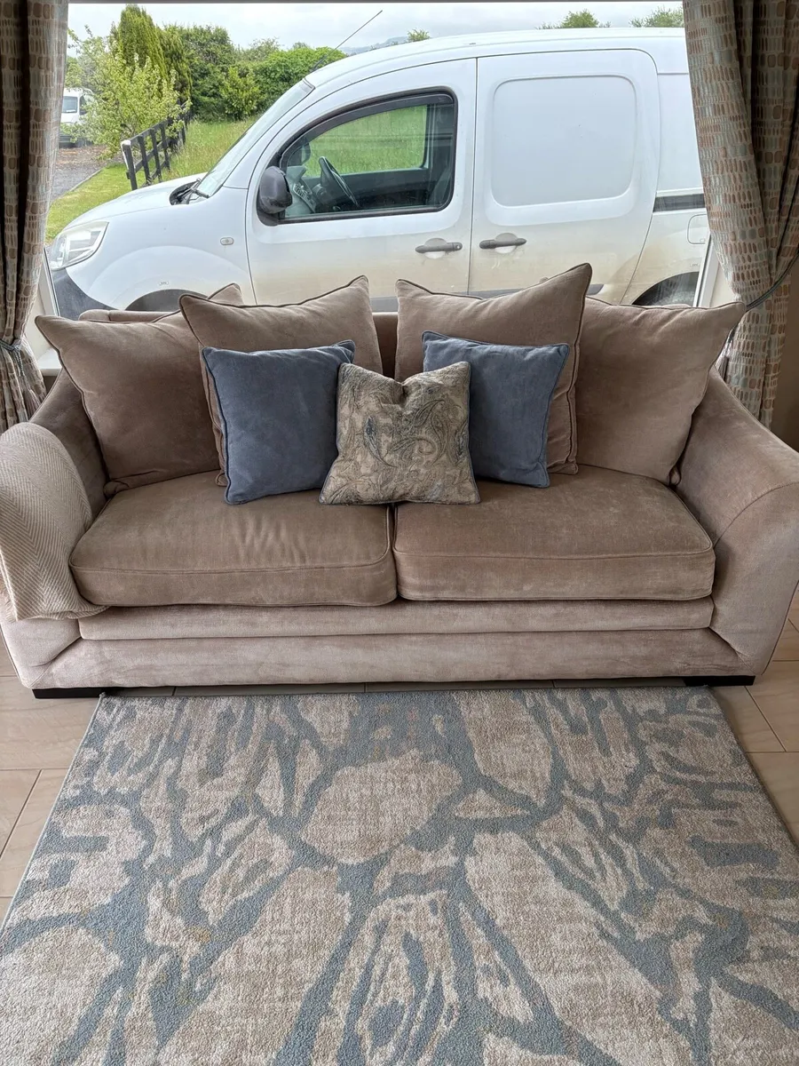 3 and 2 seater couch - Image 4