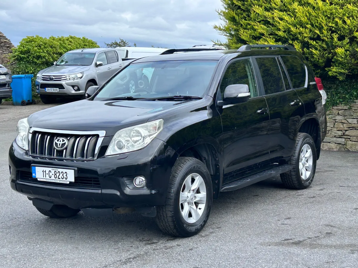 2011 Toyota Land Cruiser Crew Cab 5 seats - Image 4