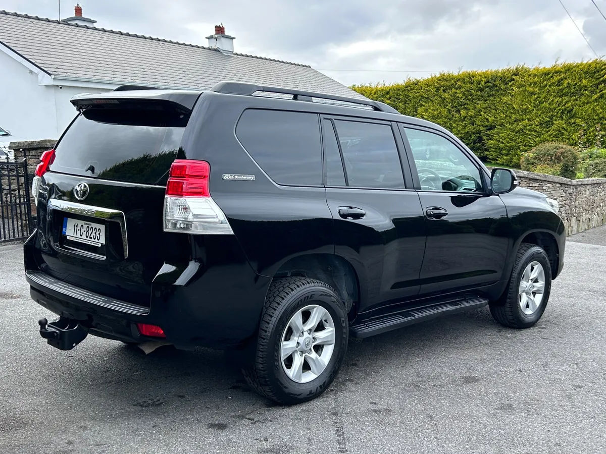 2011 Toyota Land Cruiser Crew Cab 5 seats - Image 2