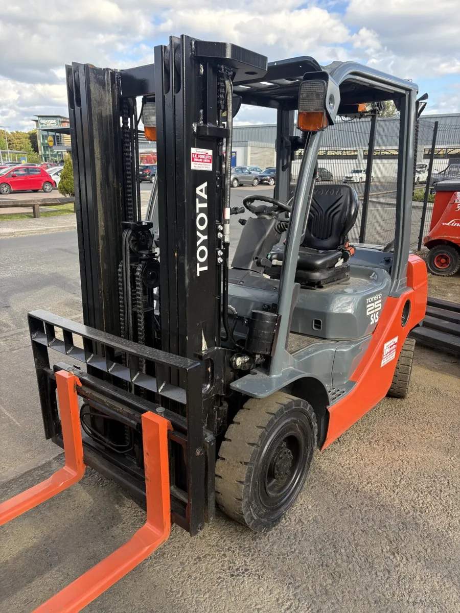 Toyota 2.5 Ton Forklift - Image 2