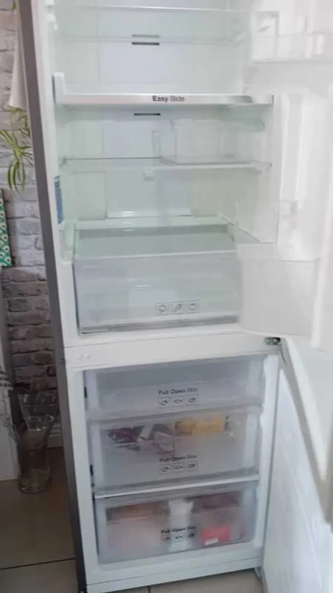 Samsung Fridge freezer 70/30 - Image 2