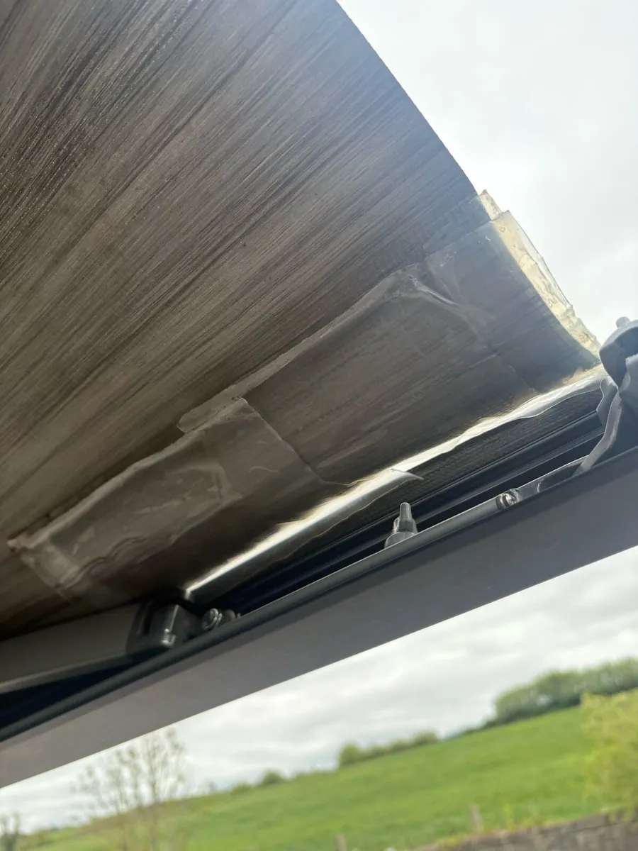 Fiamma F45s 2.6 M awning and privacy room - Image 3