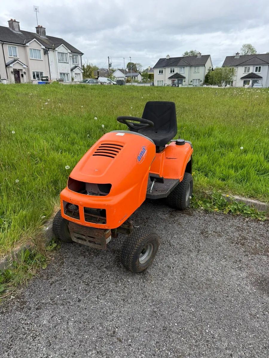 Ride on lawnmower