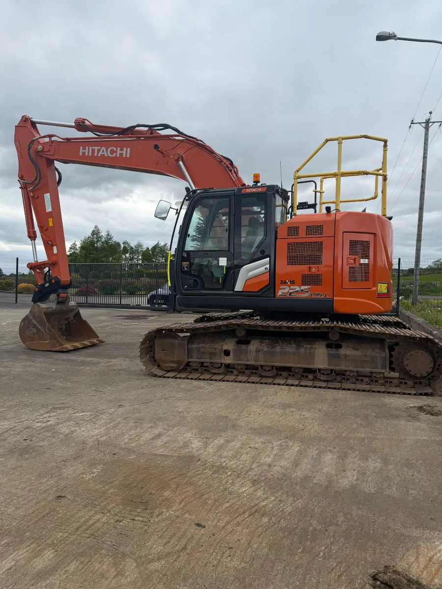 Hitachi Zaxis 225USLC-7 - Image 1