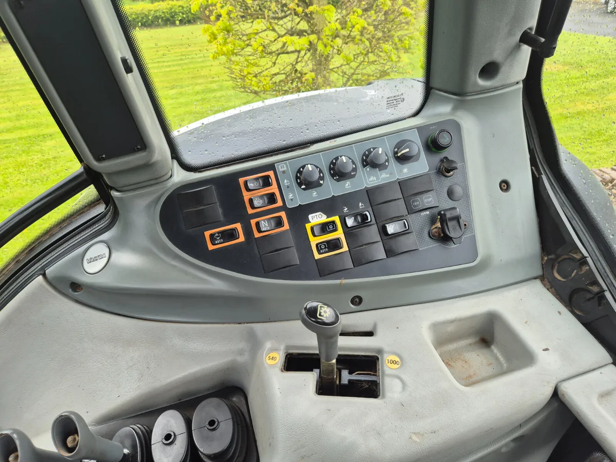 VALTRA N92 AND FRONT LOADER - Image 4
