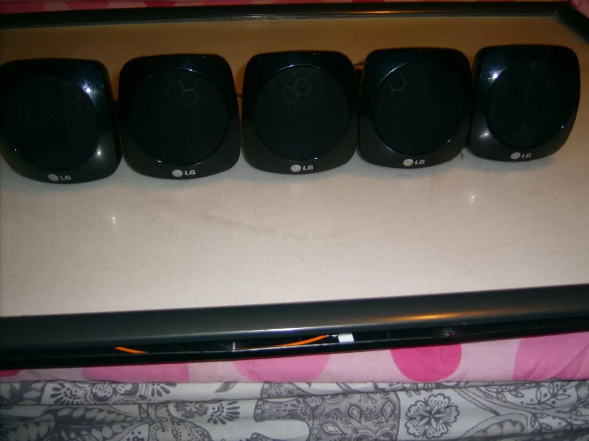 LG sound speakers - Image 1