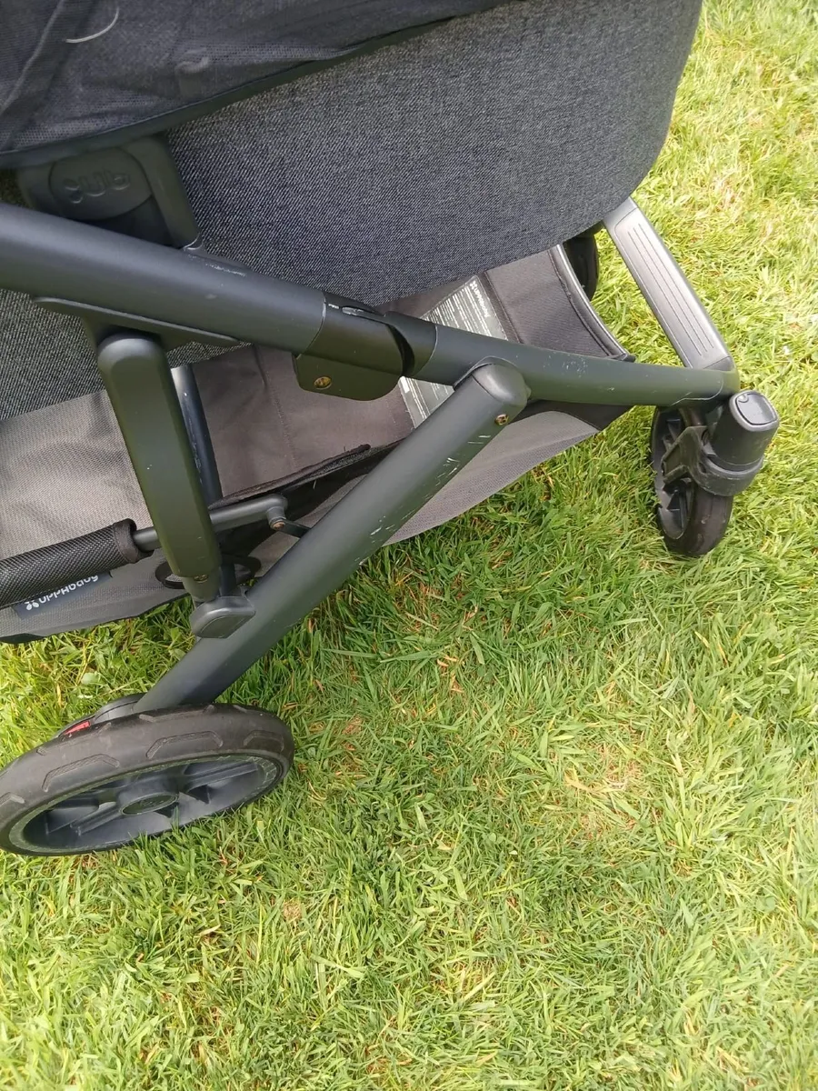 Uppababy Vista V2 + Accessories – Ready to Go - Image 3